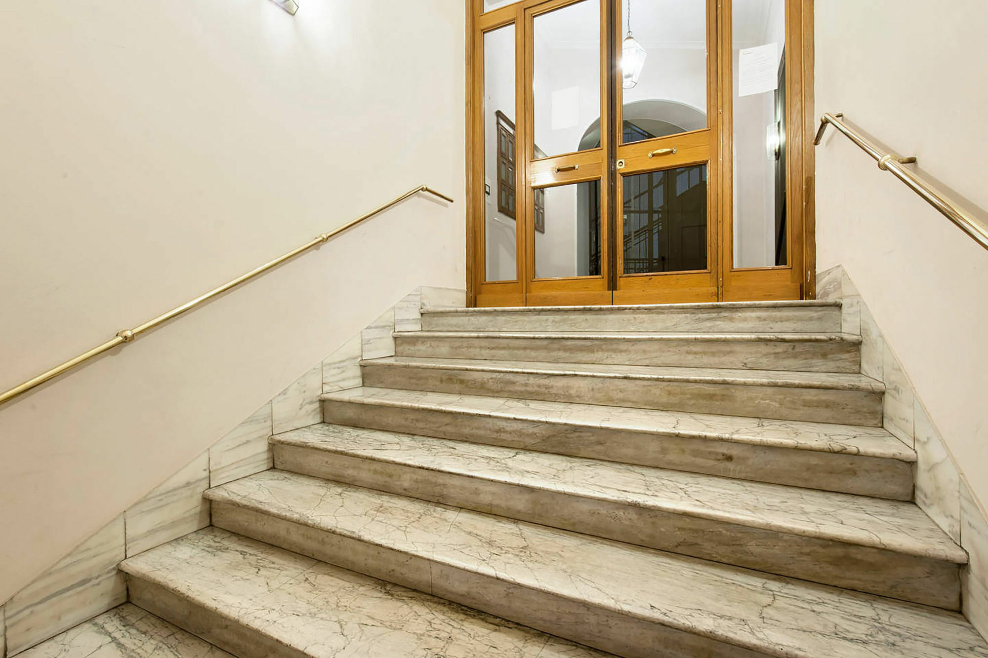 Hosting Flats Guesthouse Rom Exteriör bild